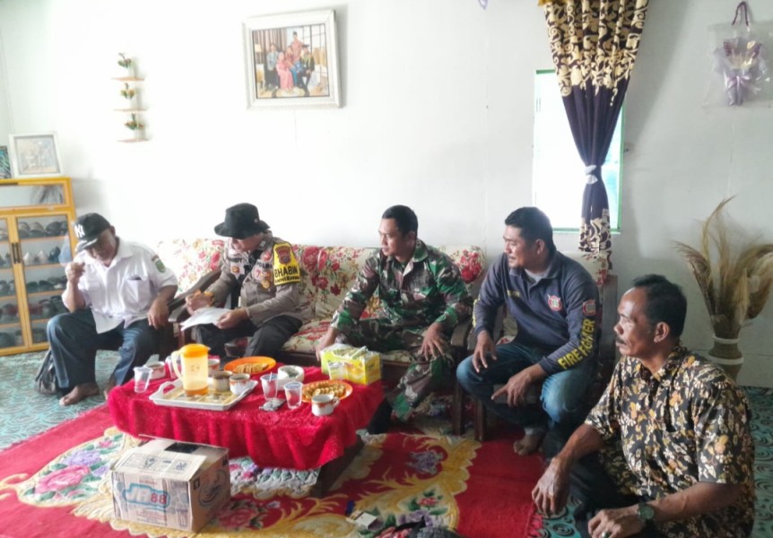 Tingkatkan Sinergitas, Babinsa Koramil 05/Gas Komsos Bersama Aparatur Desa Wilayah Binaan