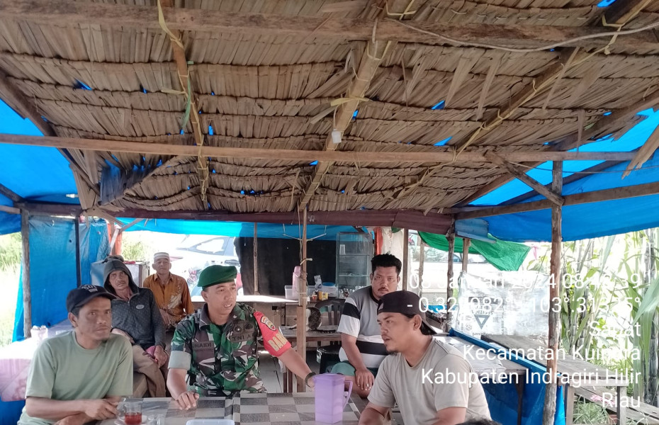 Jalin Silaturahmi, Babinsa Komsos Dengan Warga Binaan