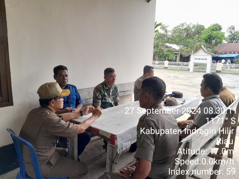 Koramil 07/Reteh Ciptakan Pemilu Damai Bersama Perangkat Desa