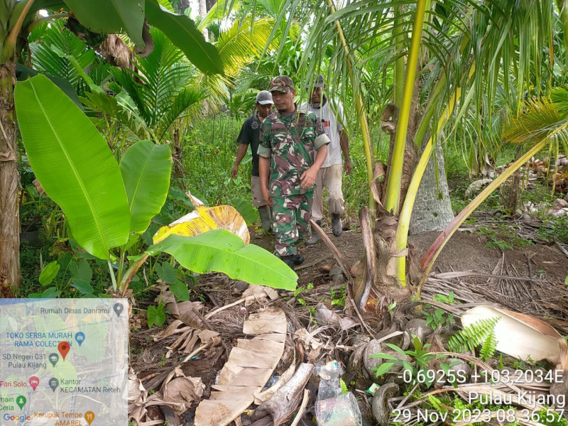 Babinsa Koramil 07/Reteh Turun Untuk Meninjau Langsung Lahan dan Hutan Warga Daerah Binaan