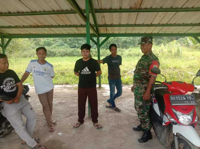 Ciptakan Desa Aman dan Bersih Melalui Komsos Babinsa Koramil 09/Kemuning