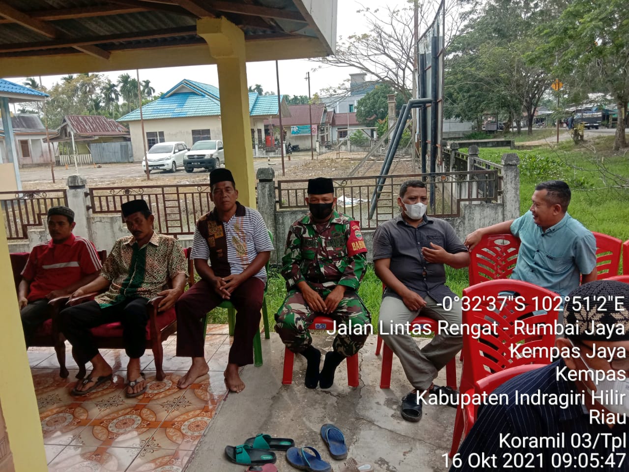 Ikut Berbelasungkawa Babinsa 03/Tempulimg Melayat Kerumah Duka Warga Binaan