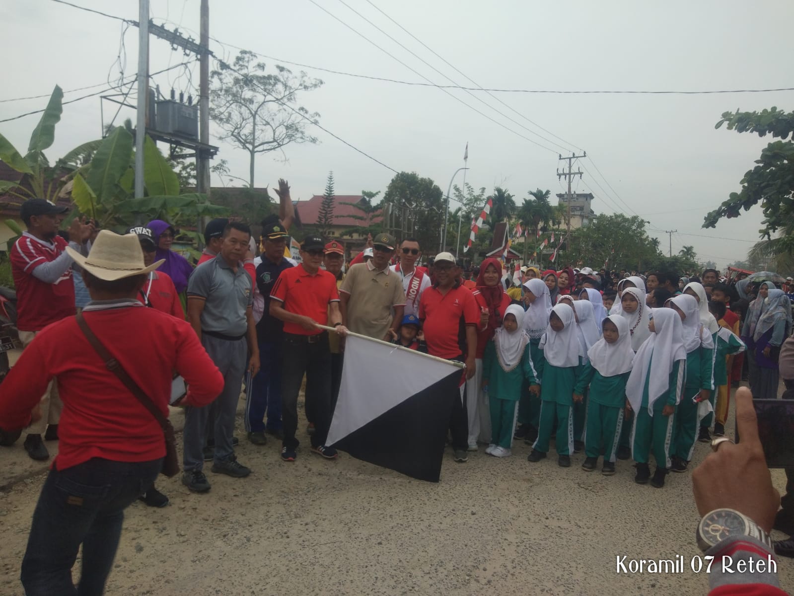 Koramil 07/Reteh Turut Sukseskan Kegiatan Gerak Jalan Jantung Sehat dalam Rangkat HUT RI ke-77