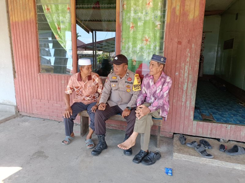 Bhabinkamtibmas Polsek Gaung Sambangi Warga Sekaligus Berikan Himbauan Pemilu Damai