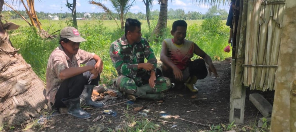 Babinsa Koramil 07/Reteh Komsos Bersama Petani, Berikut Pesan-pesannya