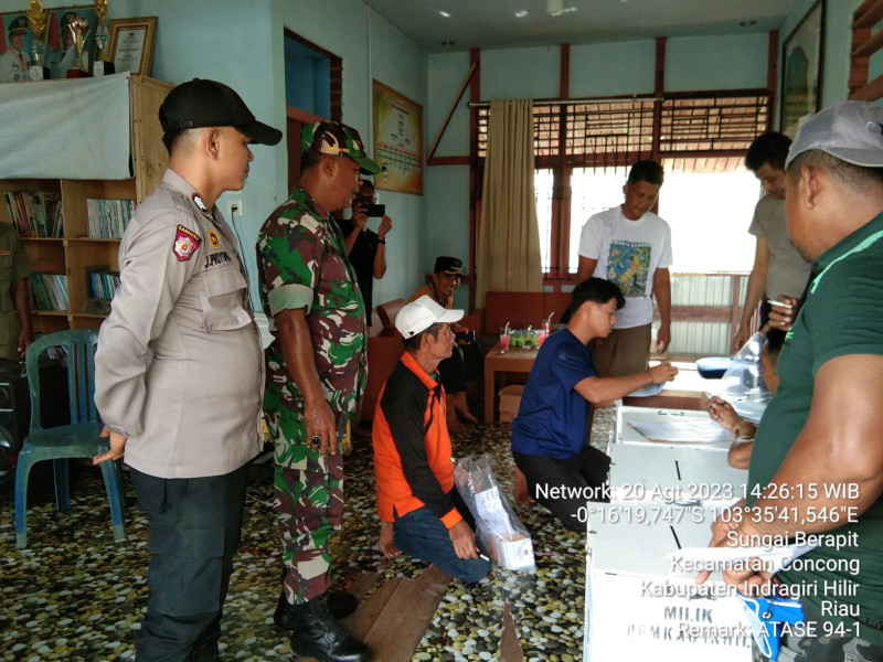 Pengawalan dan Pengamanan Kotak Suara Pilkades Bersama Personil Koramil 04/Kdr