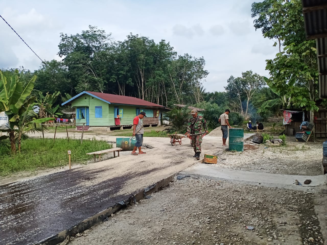 Tanggapan Warga Terkait TNI Membangun Di Desa Temiang Kec. Bandar Laksamana Kab. Bengkalis