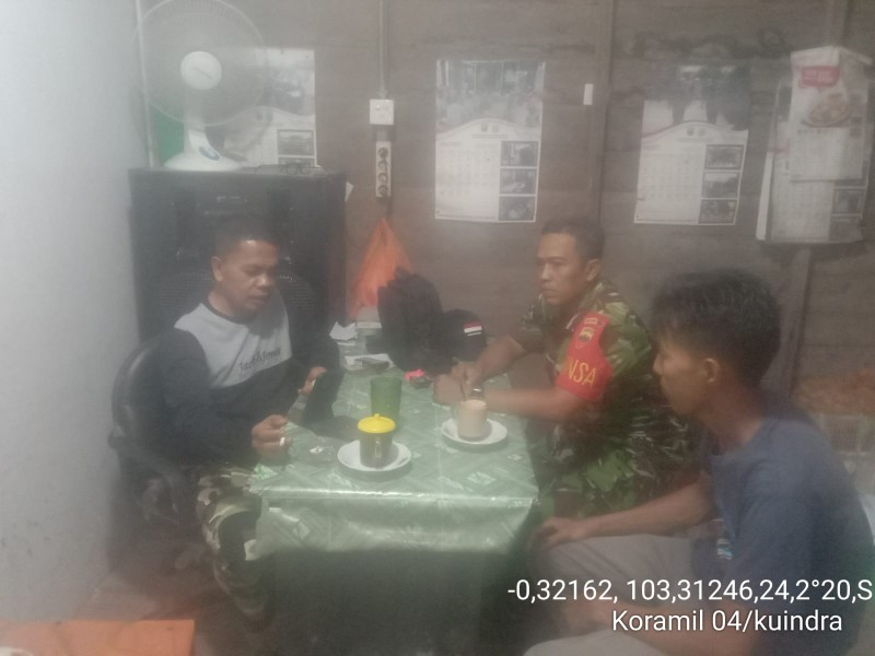 Komsos Babinsa Koramil 04/Kuindra: Meningkatkan Keamanan dan Ketertiban di Desa Perigi Raja