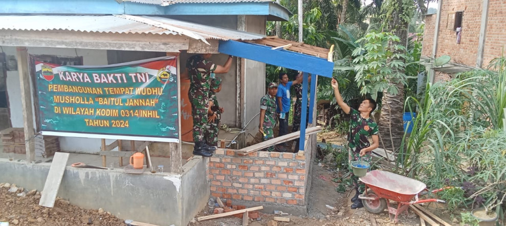 Giat Karya Bhakti, Babinsa Koramil 09/Kemuning Tumbuhkan Kebersamaan Antar Sesama