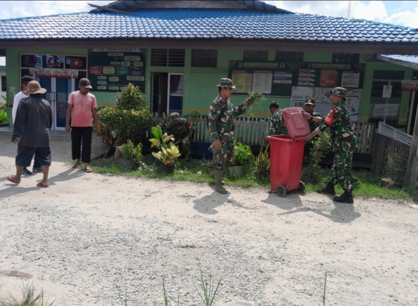 Babinsa O5/Gas Bersama Warga Laksanakan Karya Bakti Bersihkan Jalan dan Lingkungan