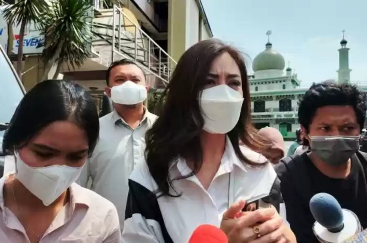 Beri Kesaksian Dugaan KDRT Jonathan Frizzy, Istri Serahkan Bukti Visum