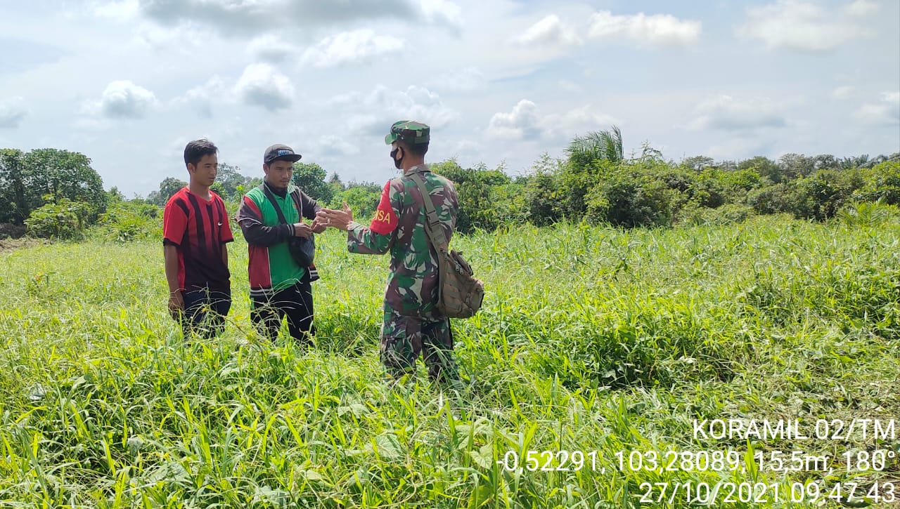 Patroli Karhutla di Teluk Medan Rutin di Gencarkan Babinsa 02/Tanah Merah