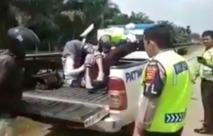 Mayat Dibonceng Motor Nyaris Ditilang Polisi, Korban Meninggal di Jalan