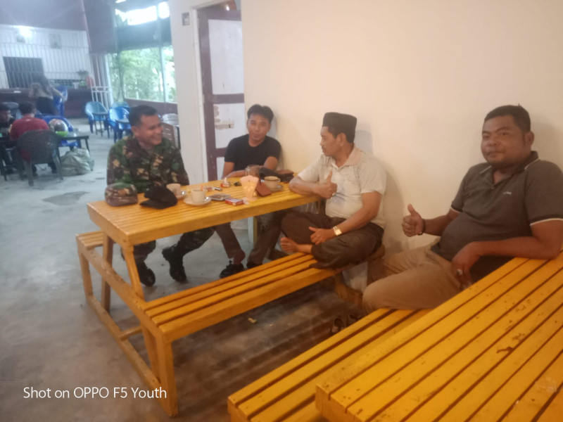 Babinsa Koramil 03/Tpl Bangun Komunikasi Yang Baik Dengan Mitra Karib Guna Tercapainya Tujuan Pembinaan Teritorial Di Wilayah Binaan
