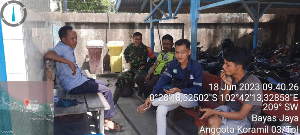 Serma Damrianto Babinsa Koramil 03/Tpl Gelar Komsos Dengan Karyawan PT. ASI