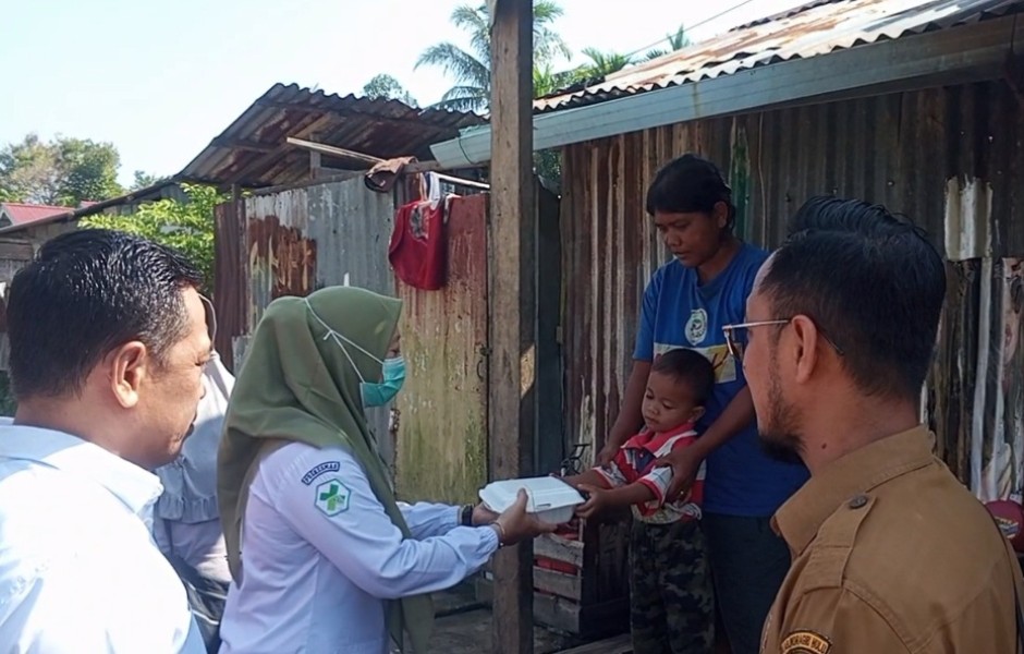 Cegah Stunting, Kades Pasir Kemilu Salurkan Makanan Bergizi ke Rumah-Rumah Balita