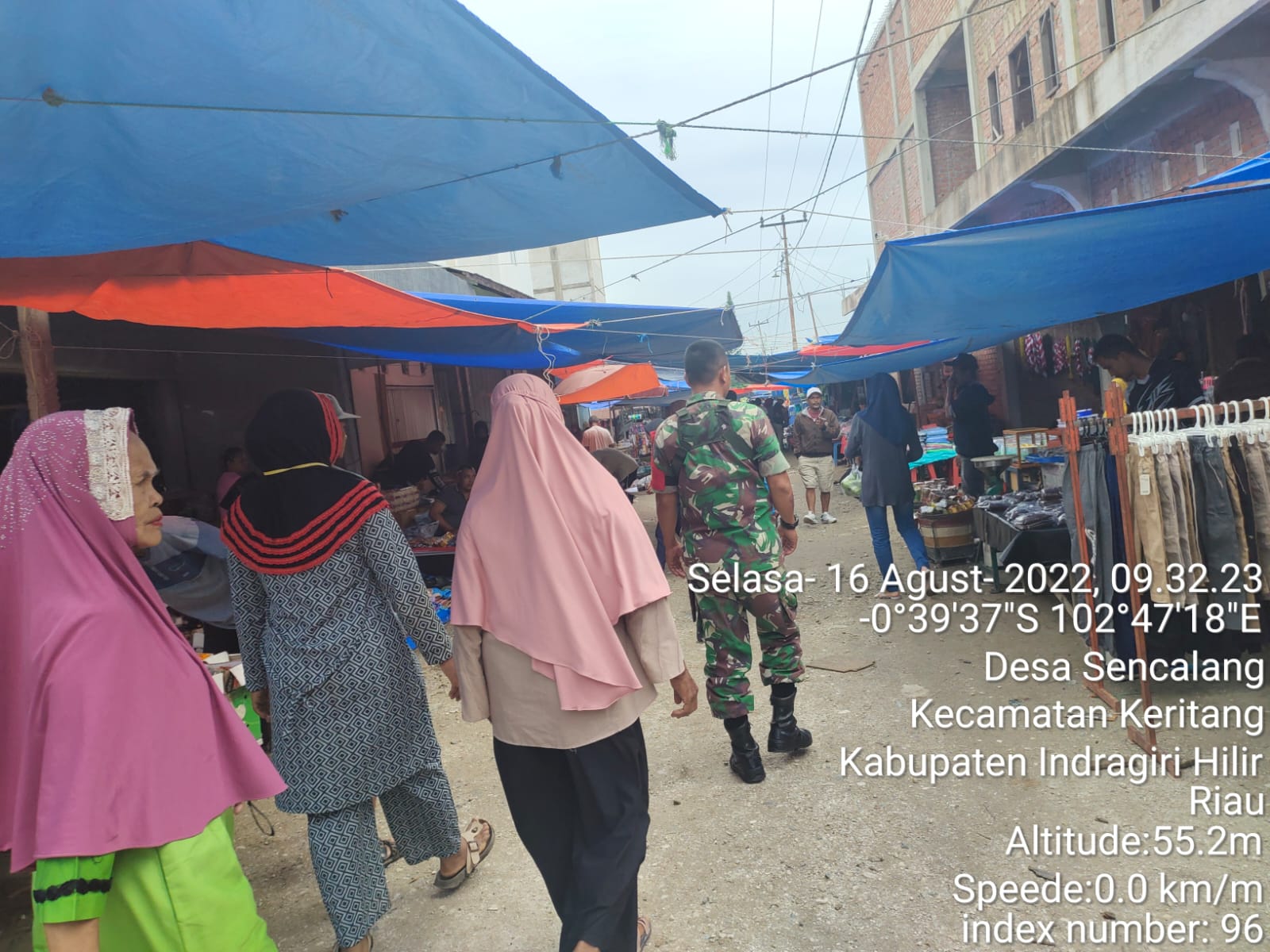 Babinsa Serda Darmadi Gencar Lakukan Penegakan Protkes di Sencalang