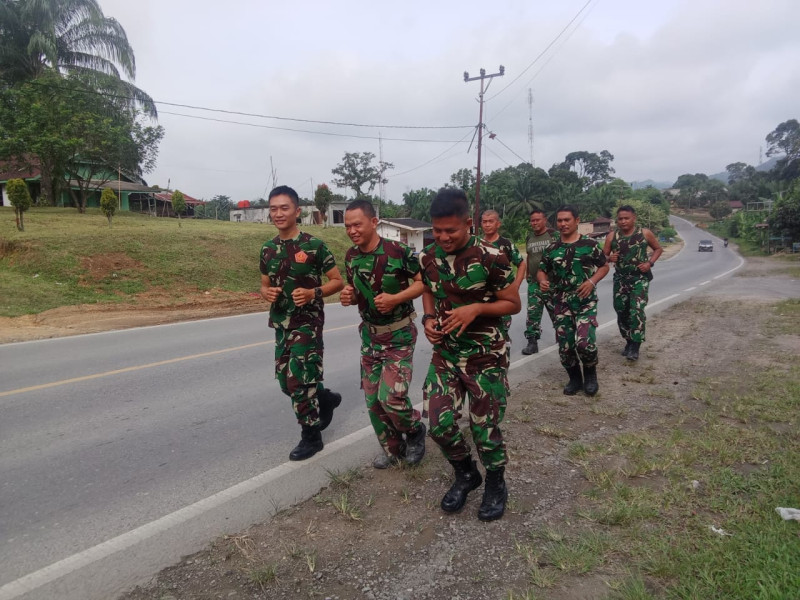 Koramil 09 Kemuning Gelar Olahraga Pembinaan Fisik, Tingkatkan Kesehatan dan Kinerja Personil