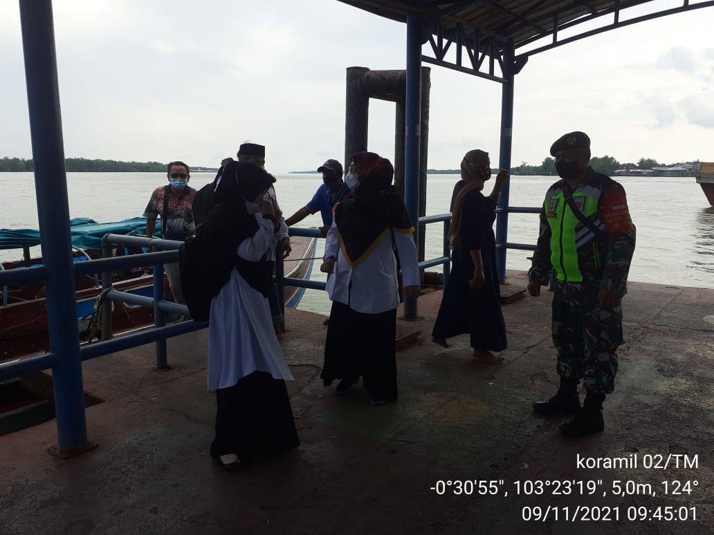 Babinsa Koramil Tak Henti-hentinya Tegakkan Protkes demi Cegah Covid-19