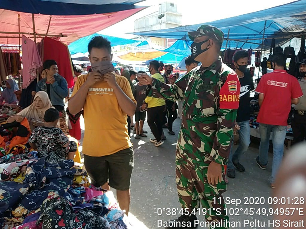 Patroli Babinsa Koramil 09/Kemuning di Pasar Pengalihan Keritang