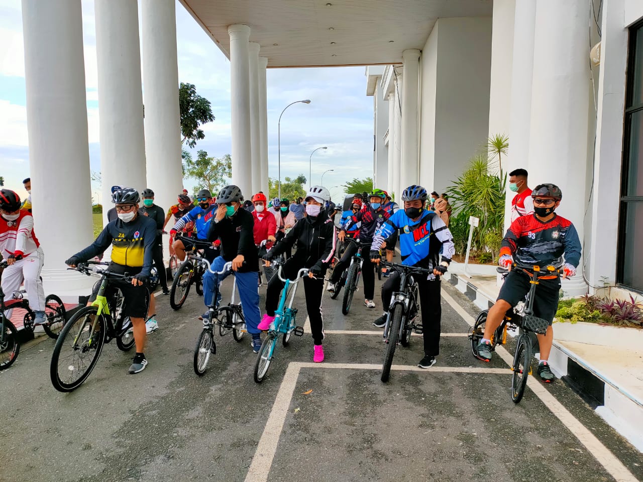 Danlantamal IV Ikuti Sepeda Sehat Bersama Menpora