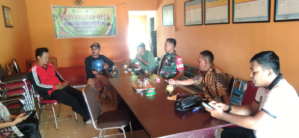 Babinsa 05/Gas Pratu Risman Saputra Laksanakan Komsos Bersama Warga Desa Binaan