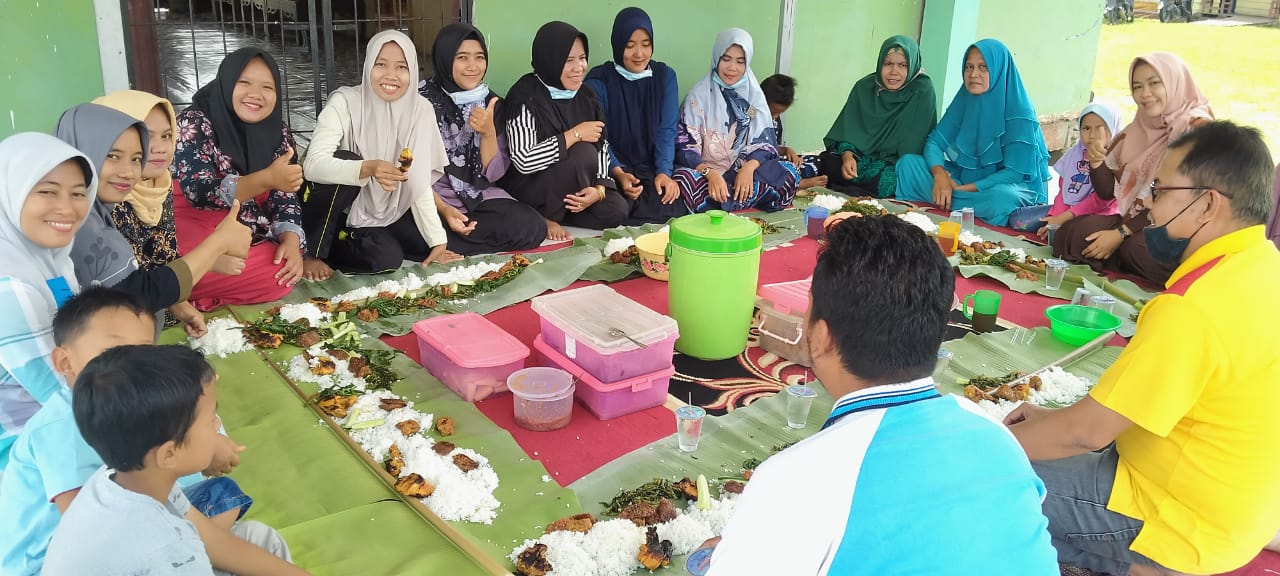 Peringati Hari Ibu, SMK Negeri 1 Kempas Gelar Doa dan Makan Bersama