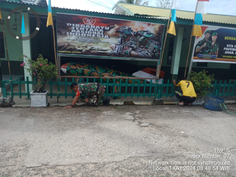 Peduli Akan Kebersihan Pangkalan, Anggota Koramil 03/Tpl Laksanakan Korve