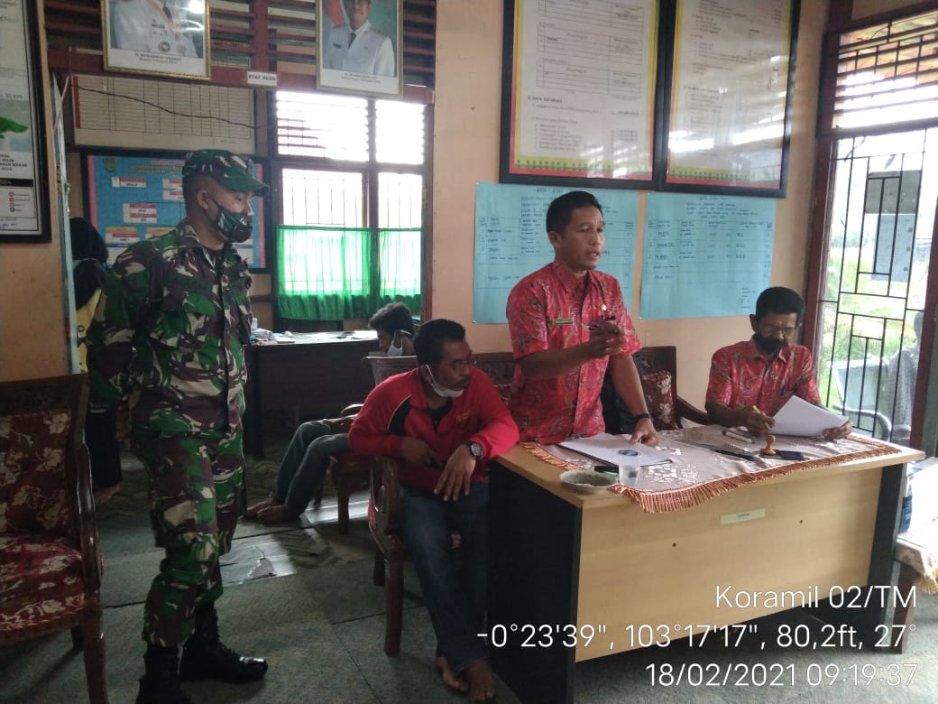 Babinsa Koramil 02/Tanah Merah Pantau Pemilihan BPD Tekulai Hilir