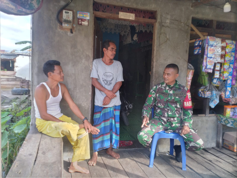 Agar Terjalinnya Silaturahmi dan Kedekatan Yang Erat, Babinsa Koramil 09/Kmg Turun Untuk Laksanakan Komsos Guna Berikan Informasi