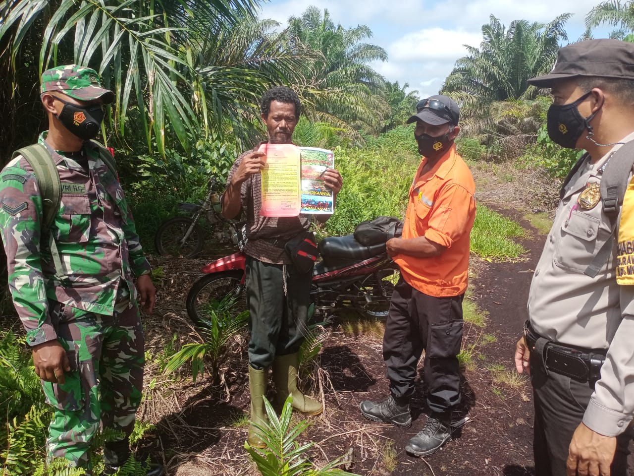 Antisipasi Pencemaran Lingkungan Akibat Karhutla, Babinsa Bersama Aparat Terkait Laksanakan Patroli 