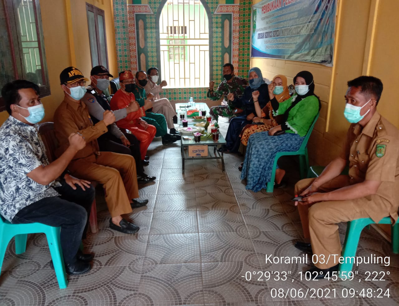 Danramil 03/Tempuling Komsos Dengan Perangkat Desa Pekan Tua