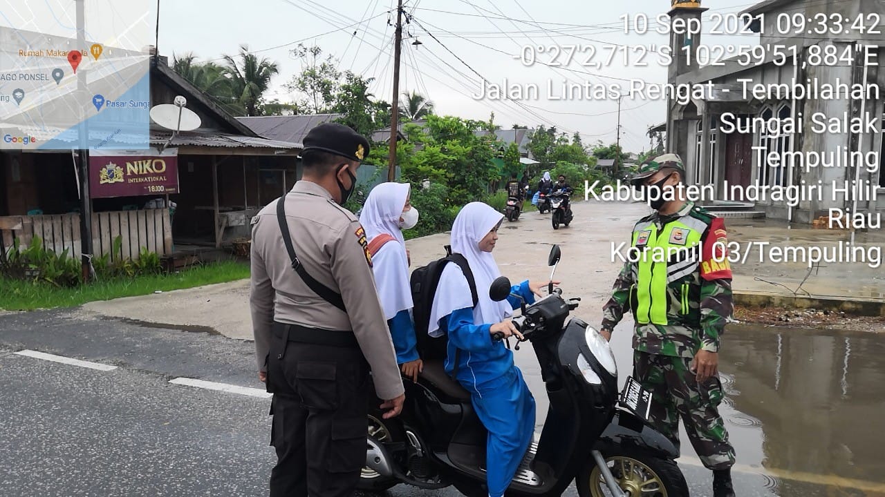 Waduuh, Babinsa dan Bhabinkamtibmas Hadang Anak Sekolah di Tempuling, Ternyata Ini yang Dilakukannya