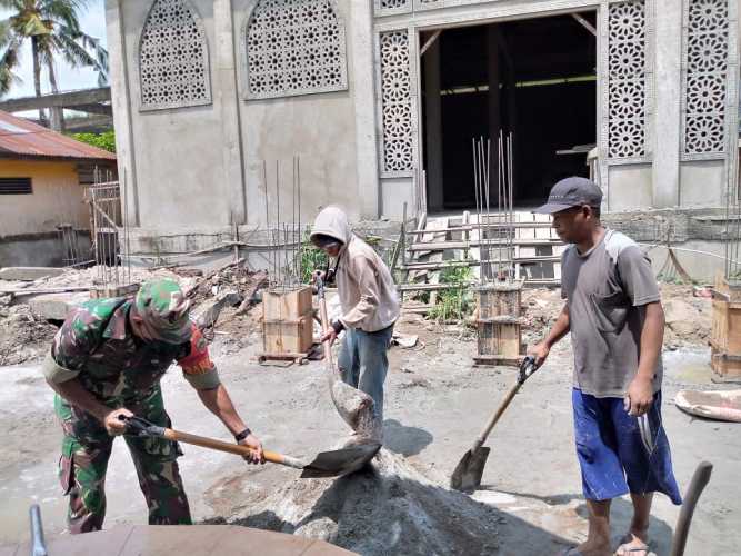 Babinsa Koramil 04/Kuindra Ajak Masyarakat Untuk Bergotong Royong