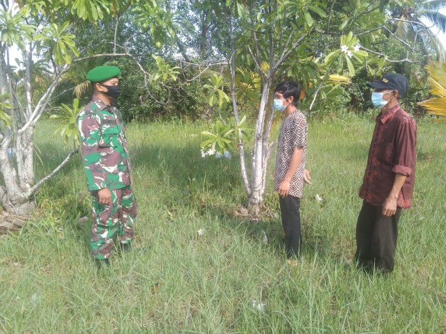 Rutinkan Patroli Sosialisasi Karhutla, Babinsa Koramil 04/Kuindra Himbau Masyarakat