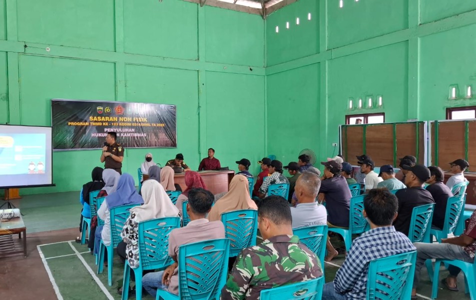 Kegiatan Non Fisik TMMD Ke-123: Babinsa Koramil 09 Kemuning Berikan Penyuluhan Hukum dan Kamtibmas