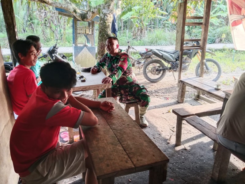 Babinsa Koramil 07/Reteh Laksanakan SDM di Kelurahan Metro Secara Rutin