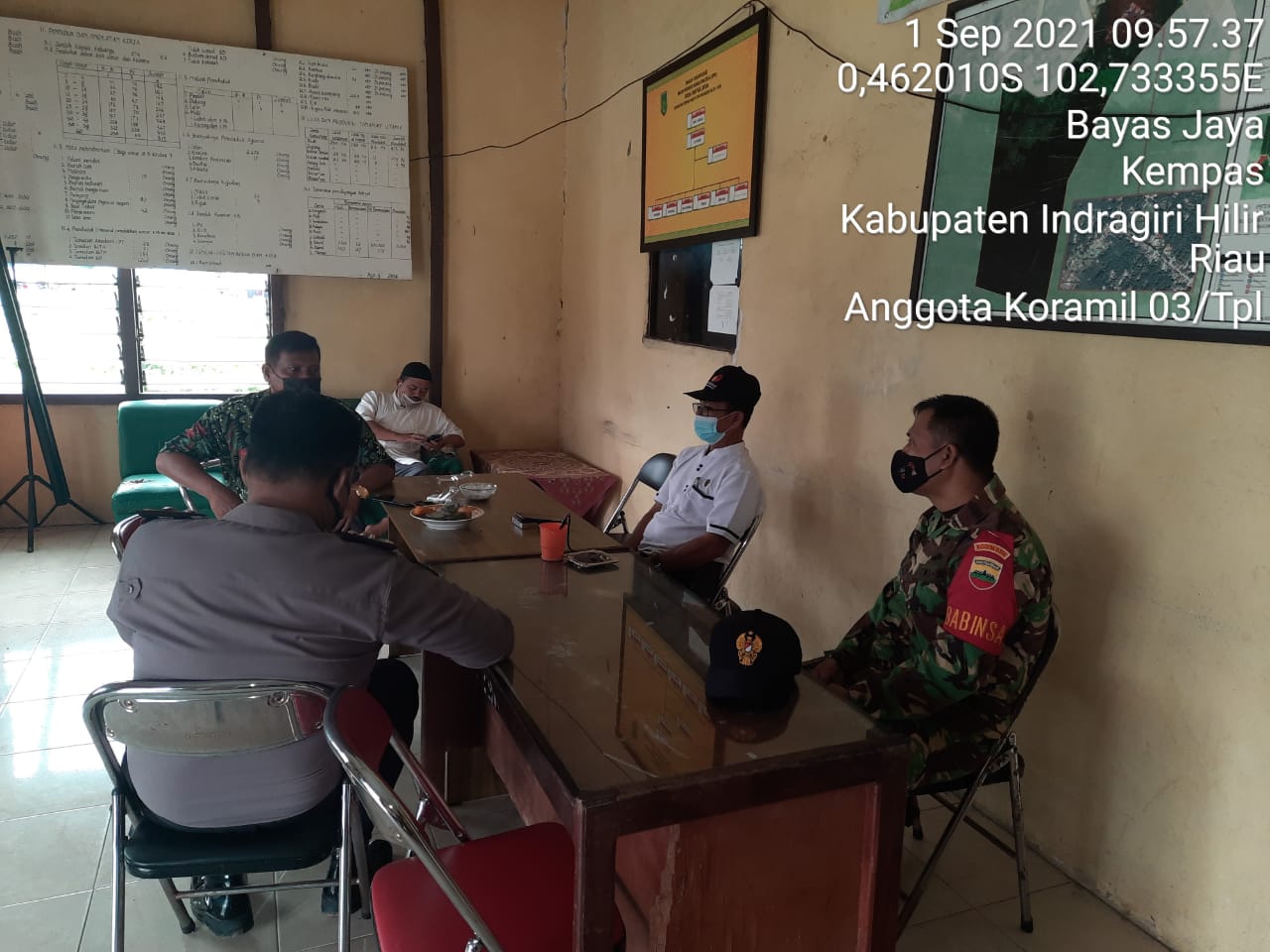 Wujud Sinergitas, Babinsa 03/Tempuling Bersama Bhabinkamtibmas Komsos dengan Perangkat Desa 