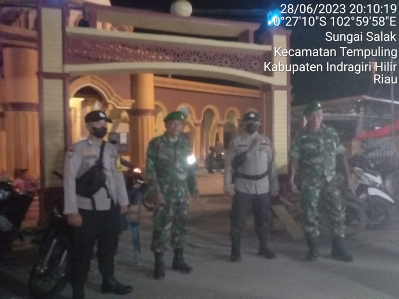 Sinergitas TNI Polri Lakukan Patroli Pengamanan malam Takbiran Idul Adha 1444 H Tahun 2023 di Wilayah Koramil 03/Tpl