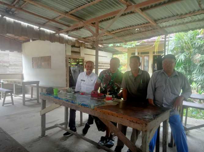 Babinsa Koramil 09/Kemuning Lakukan Komsos Untuk Jalin Silaturahmi