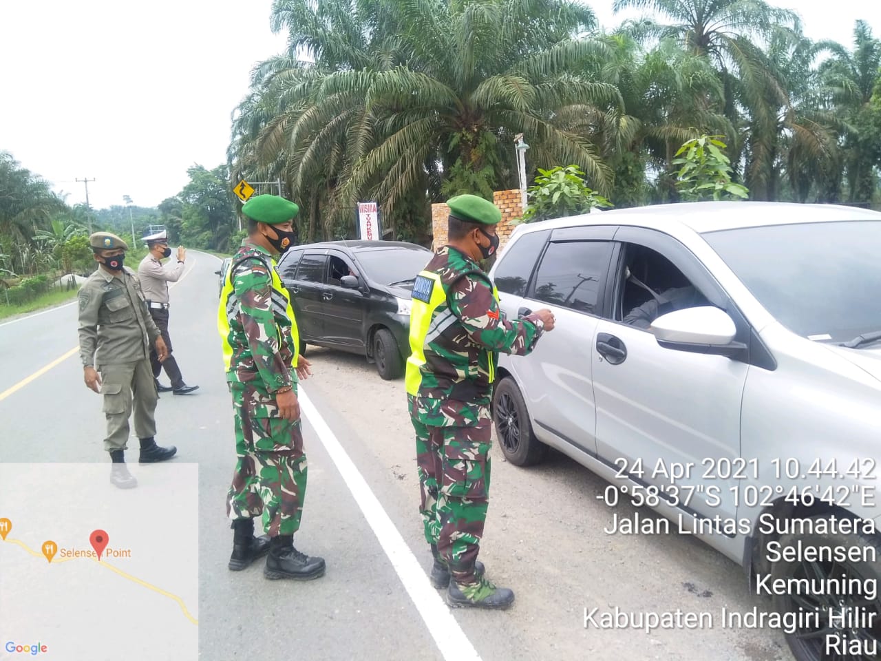 Terus Bersinergi, TNI dan Polri Lakukan Penjagaan di Perbatasan Riau-Jambi