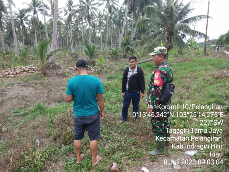 Memasuki Musim Kemarau, Babinsa Koramil 10/Pelangiran Terus Cegah Karhutla