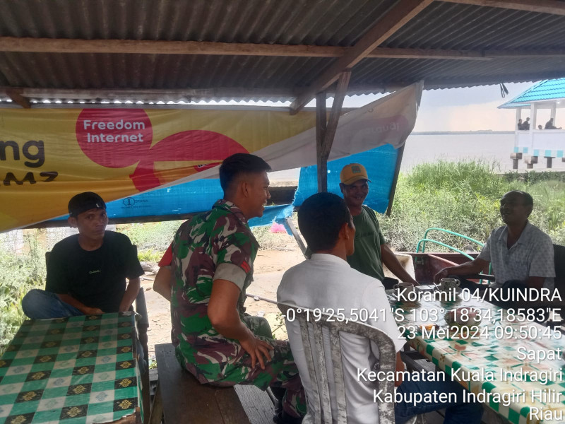 Babinsa Koramil 04/Kuindra Jaga Kekompakan dan Aktifkan Kembali Siskamling Di Binaan