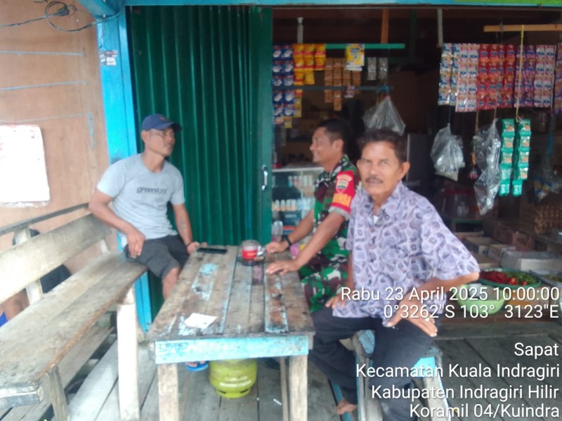 Rutin Komsos: Babinsa Koramil 04/Kuindra Meningkatkan Kesadaran dan Kepedulian Masyarakat