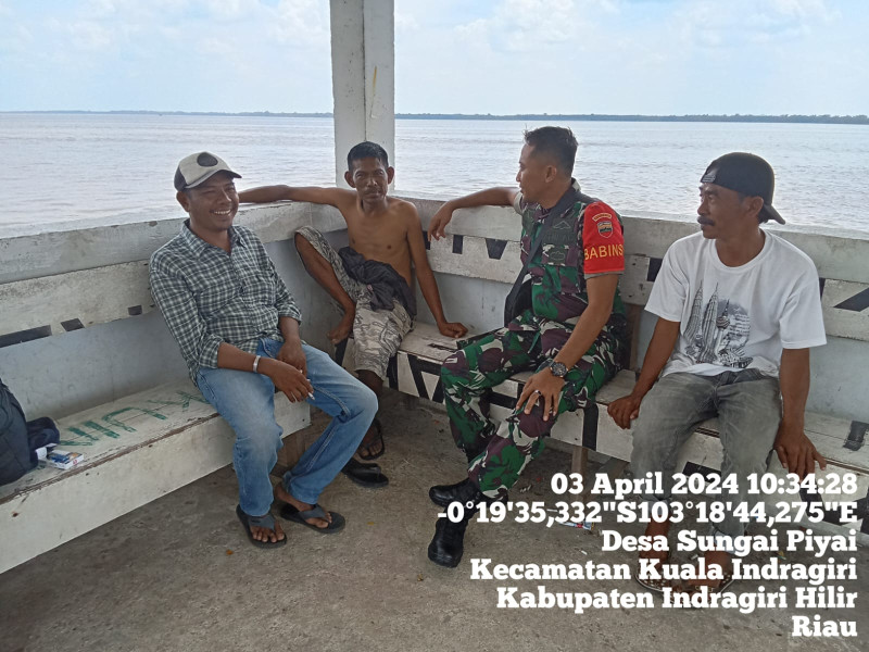 Babinsa Koramil 04/Kuindra Jalin Kedekatan Dengan Warga Agar Terciptanya Hubungan Baik