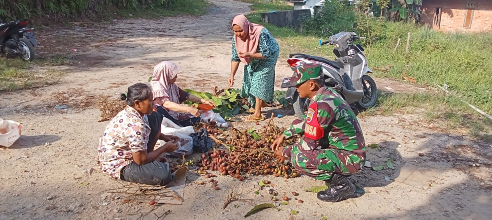 Guna Untuk Dapatkan Informasi, Babinsa Koramil 09/Kmg Turun Ke Wilayah Binaan
