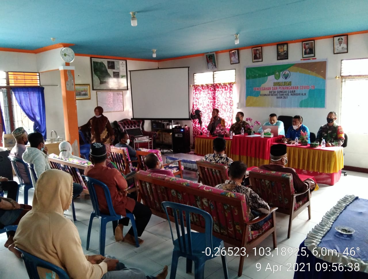 Babinsa Koramil 12/Batang Tuaka Ikuti Pelaksanaan Edukasi Penanganan Covid-19 Desa Sungai Luar