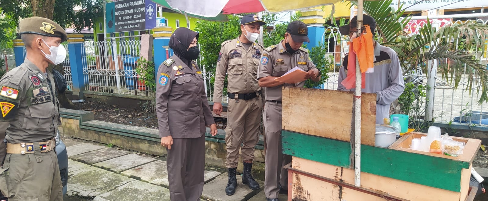 Satpol PP Inhil Berharap PKL Mengerti Akan Fungsi Baju dan Trotoar Jalan