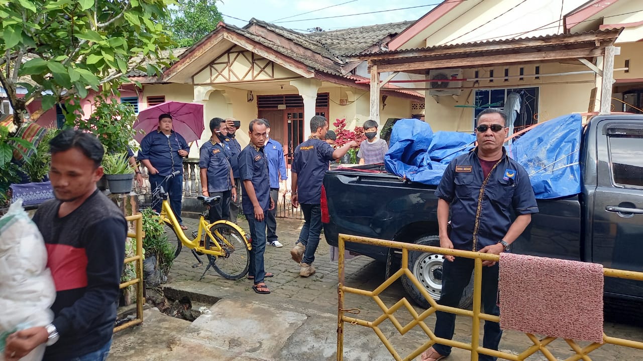 Mirwan Anggota DPRD Bintan dari NasDem Salurkan Sembako Untuk Korban Banjir