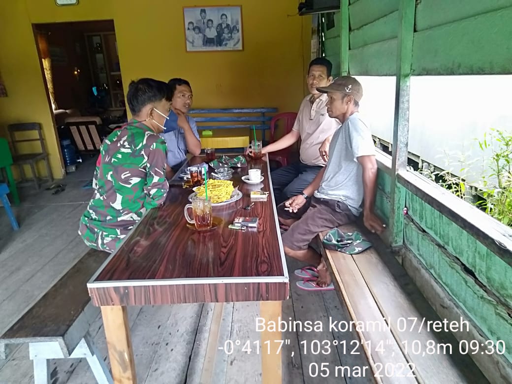 Terus Aktif Komunikasi Sosial Bersam Warga Oleh Koramil 07/Reteh Serda Asikin Tantawi